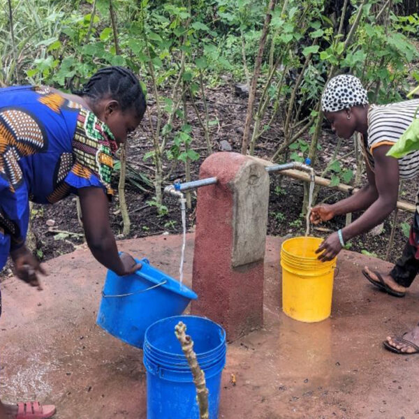 Remise officielle d’une pompe photovoltaïque : ADED améliore l’accès à l’eau potable à Nemba 4