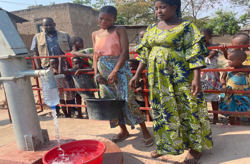 Amélioration de l’Accès à l’Eau Potable à Kasenga : Un Modèle de Développement Communautaire Inclusif